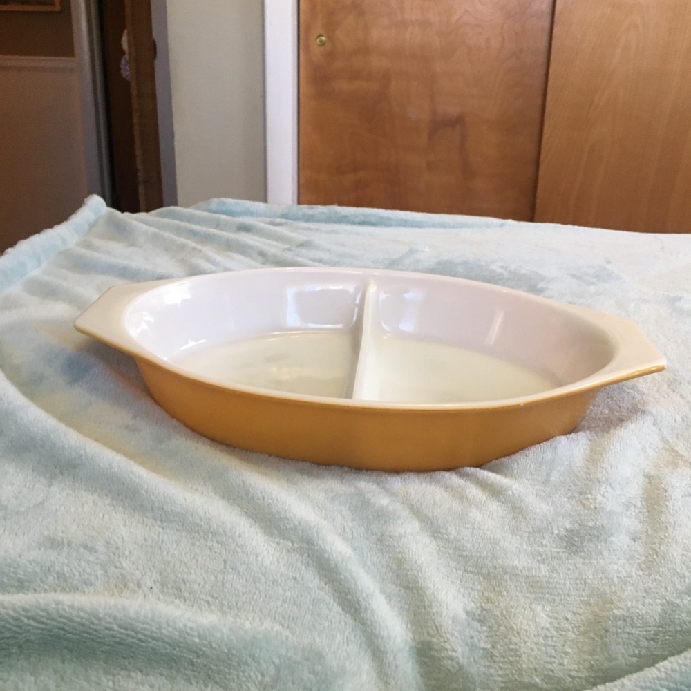Vintage Pyrex divided oval serving dish